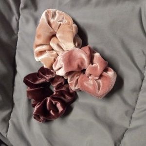 Set of 3 velvet hair scrunchies shades of pink